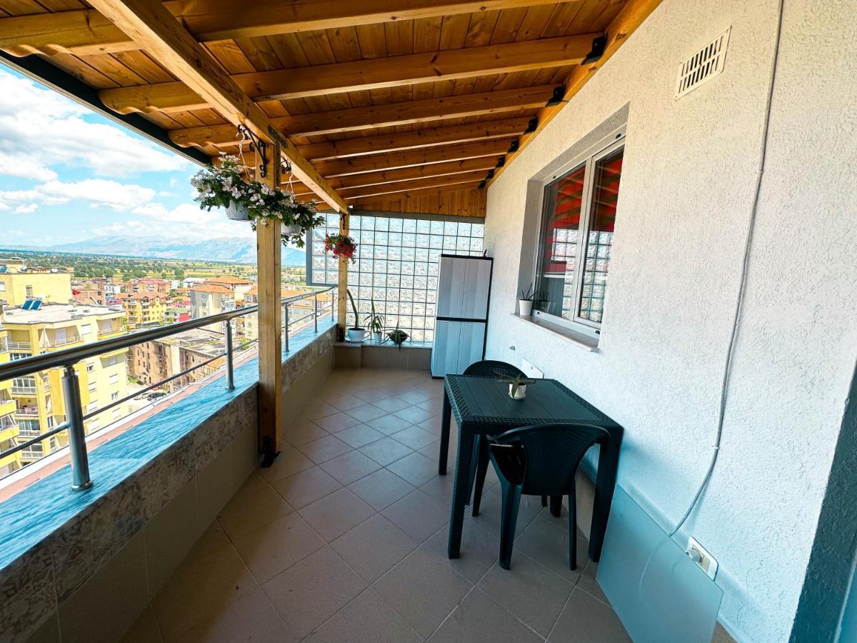 Cozy Elegance Above Korca Apartamento Exterior foto